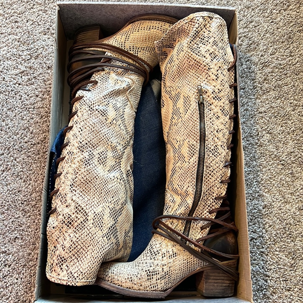Coal freebies boots